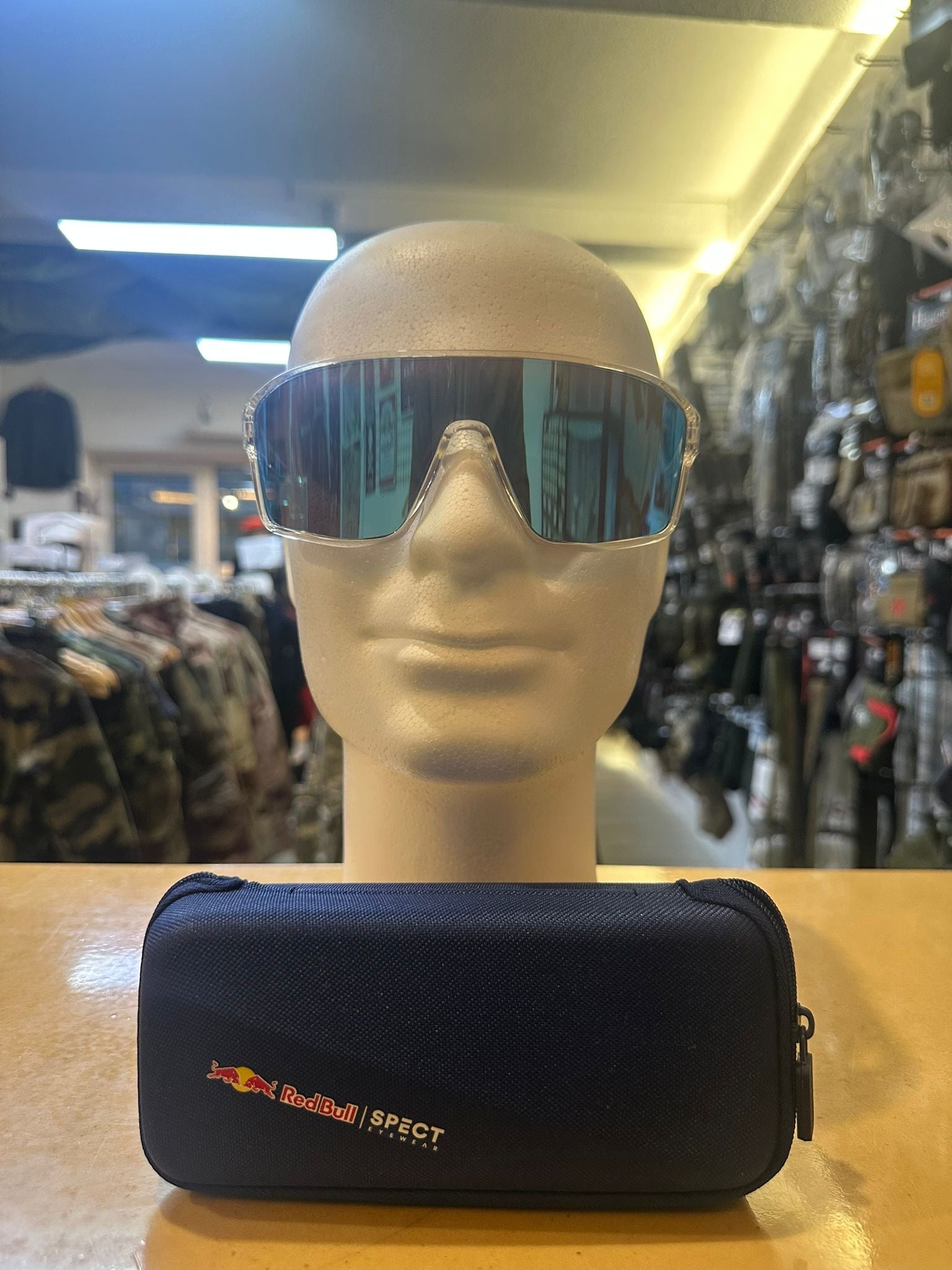 Lunette de soleil SPECT Red Bull. DAFT 013.