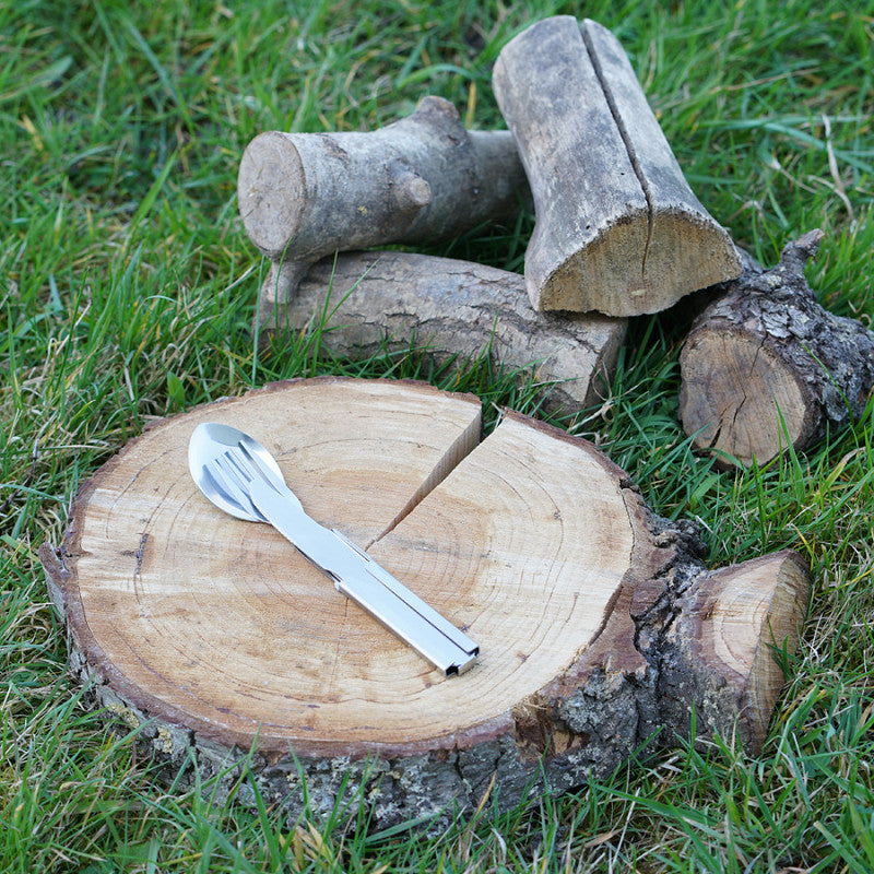 Kit de couverts / Couteau, fourchette cuillère / Métal.