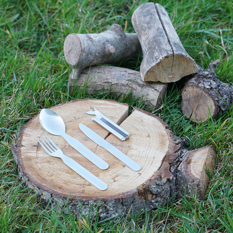Kit de couverts / Couteau, fourchette cuillère / Métal.