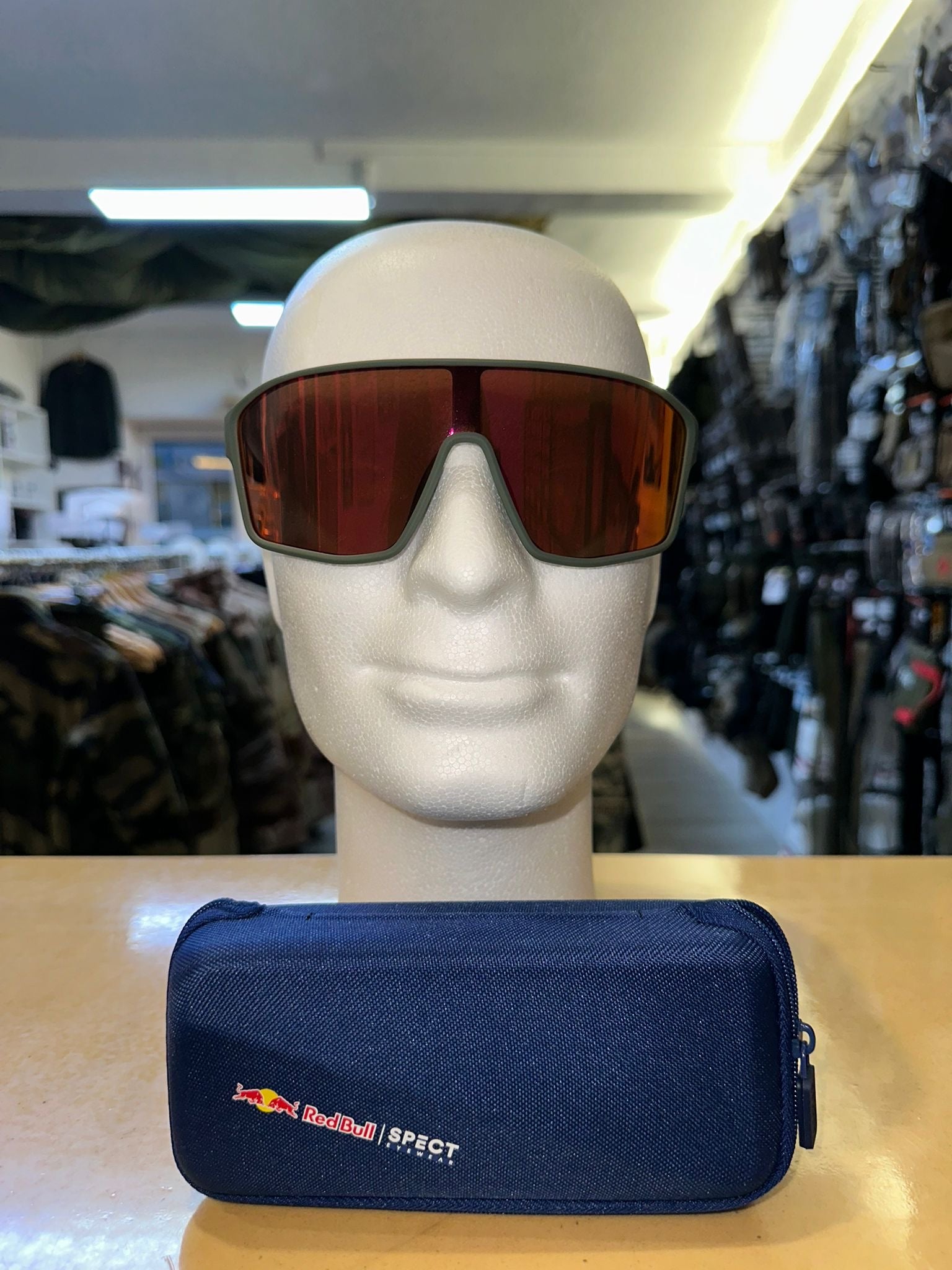 Lunette de soleil SPECT Red Bull. DAFT 015.