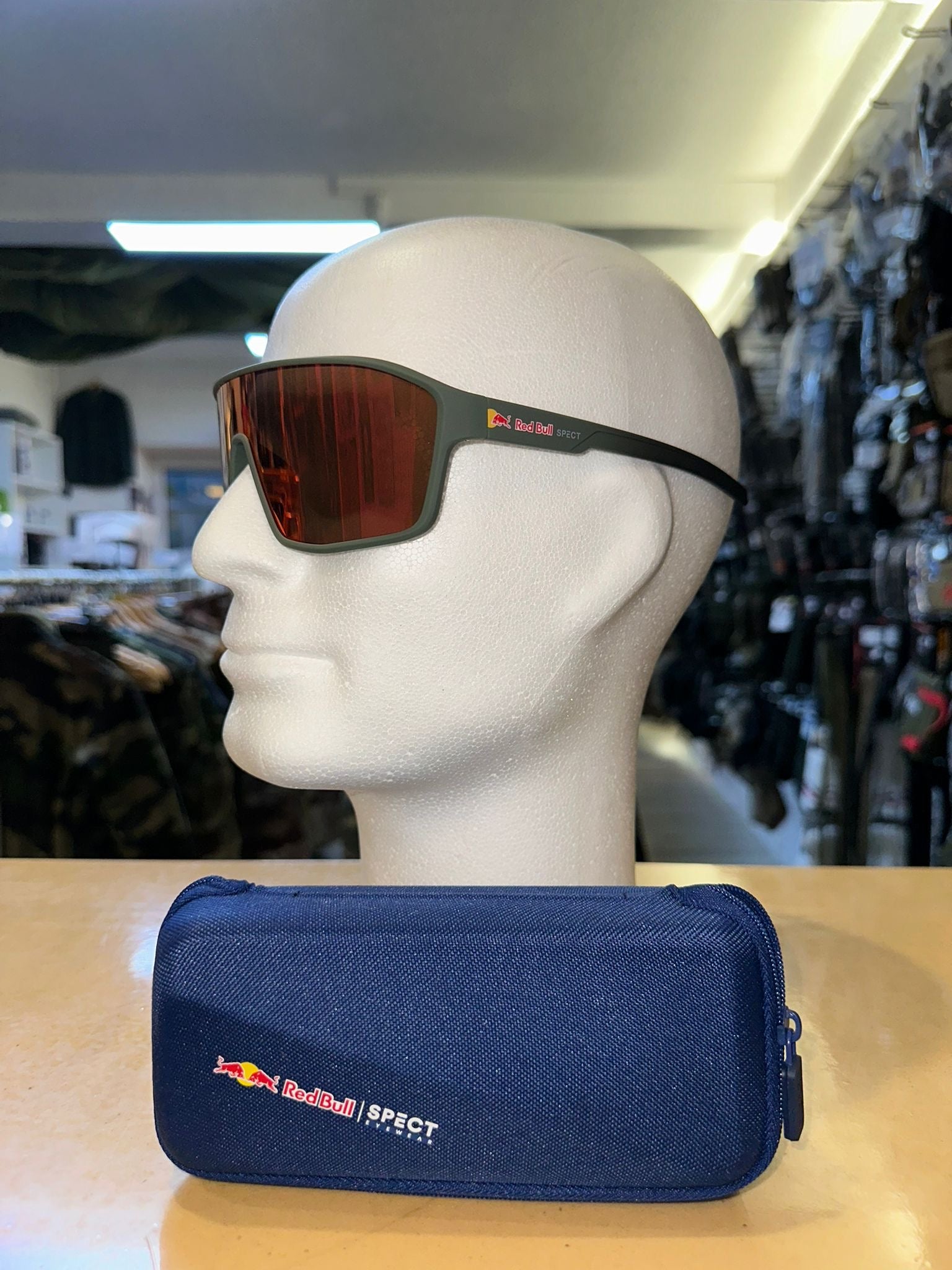 Lunette de soleil SPECT Red Bull. DAFT 015.