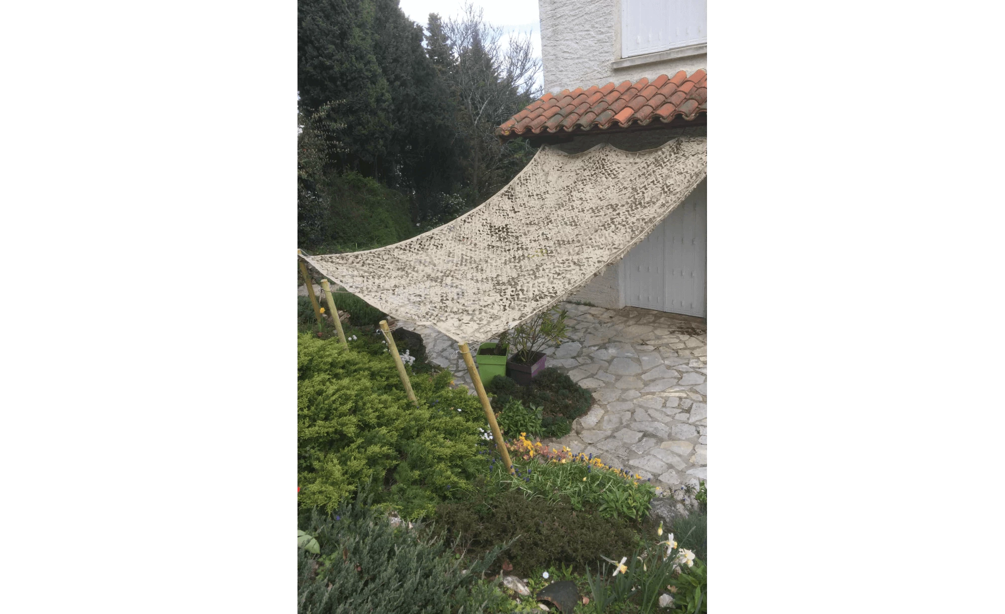 Filet de camouflage renforcé cordé / 80% d'ombrage /  300 Deniers  / Voile d'ombrage / CCE ( Camouflage Centre Europe). BARTAVEL.